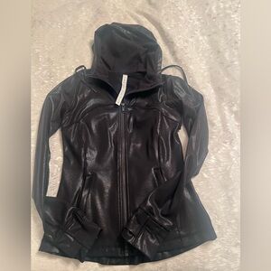 Lululemon Women's Black Hooded Jacket. Size 6.